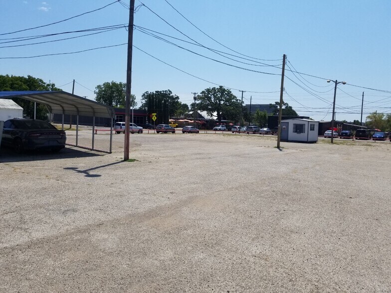 212 E Division St, Arlington, TX for sale - Building Photo - Image 2 of 18