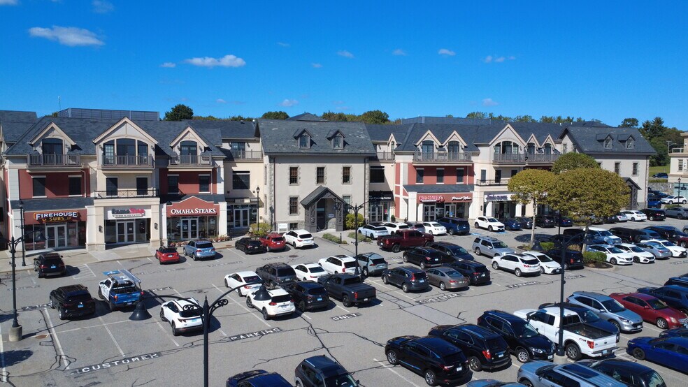 Sockanosset Cross Rd, Cranston, RI à louer - Photo du bâtiment - Image 3 de 16