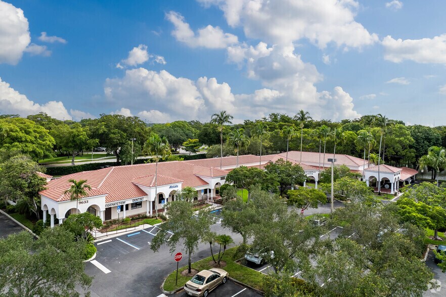 9633 W Broward Blvd, Plantation, FL à vendre - Photo du bâtiment - Image 3 de 4