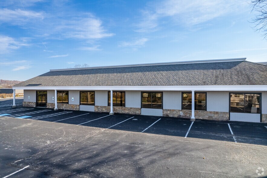 2260 Butler Pike, Plymouth Meeting, PA à louer - Photo du bâtiment - Image 3 de 16