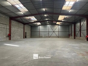 9 Avenue Du Maréchal De Lattre De Tassigny, Meyzieu for sale Interior Photo- Image 2 of 2