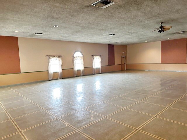 255 E Hupp Rd, La Porte, IN à vendre - Photo intérieure - Image 3 de 10