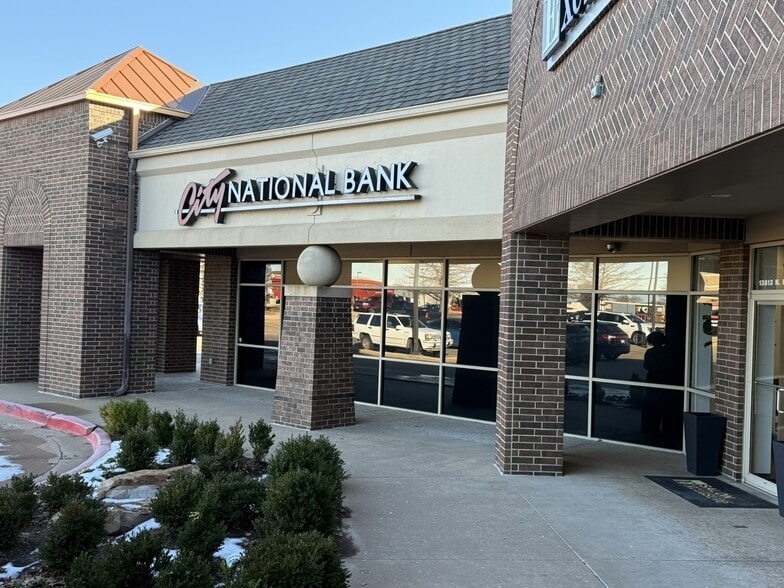 13802-13804 N May Ave, Oklahoma City, OK à louer - Photo du bâtiment - Image 3 de 4