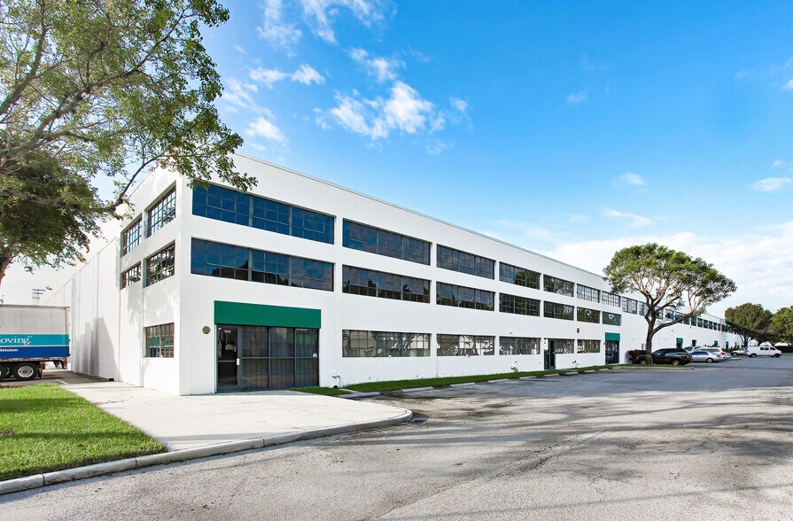 1601 SW 5th Ct, Pompano Beach, FL à louer - Photo du bâtiment - Image 3 de 4