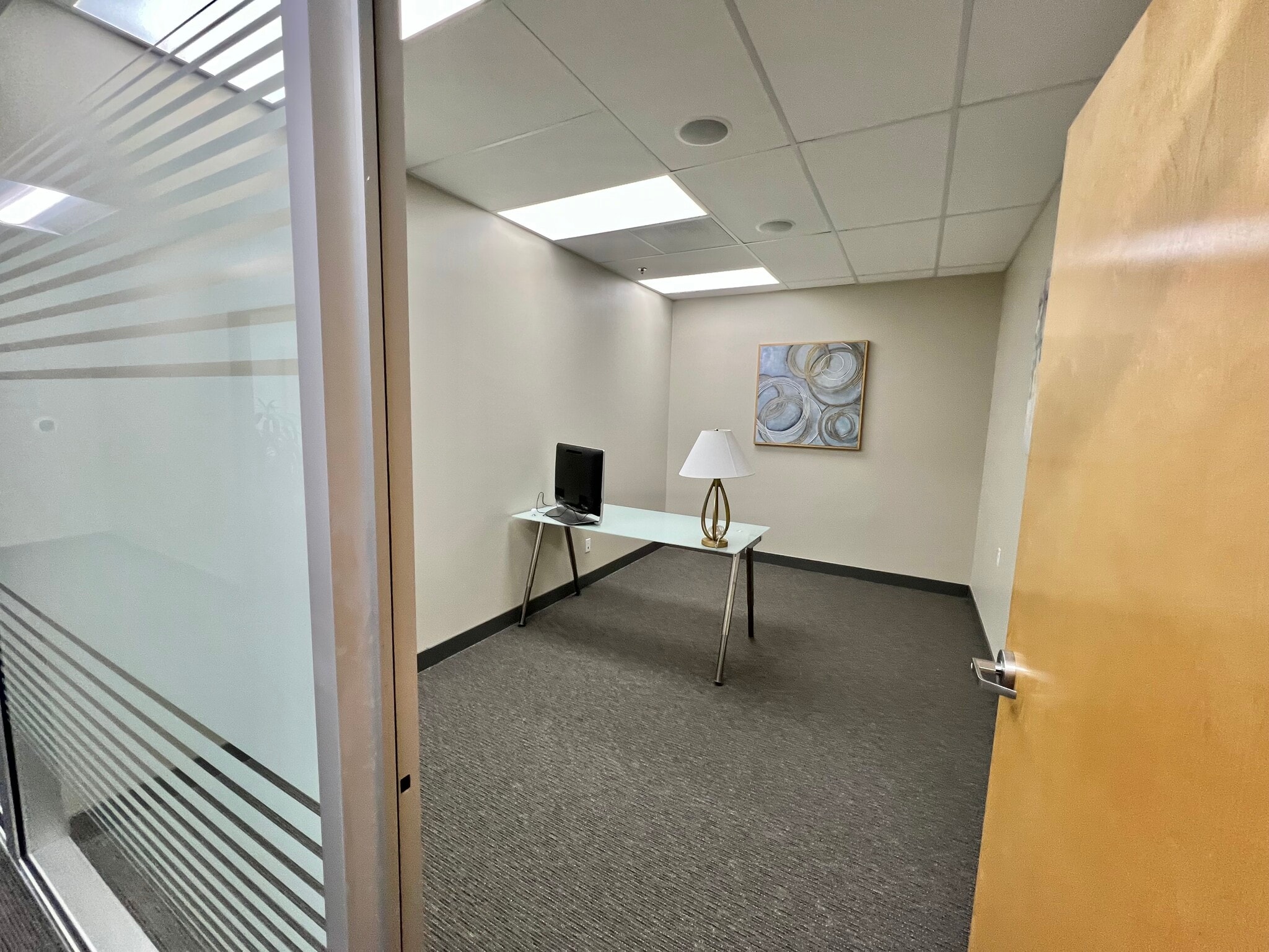 28368 Constellation Rd, Valencia, CA à louer Photo intérieure- Image 1 de 3