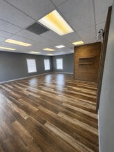 1014 Hospital Dr, Batavia, OH for lease Interior Photo- Image 1 of 6