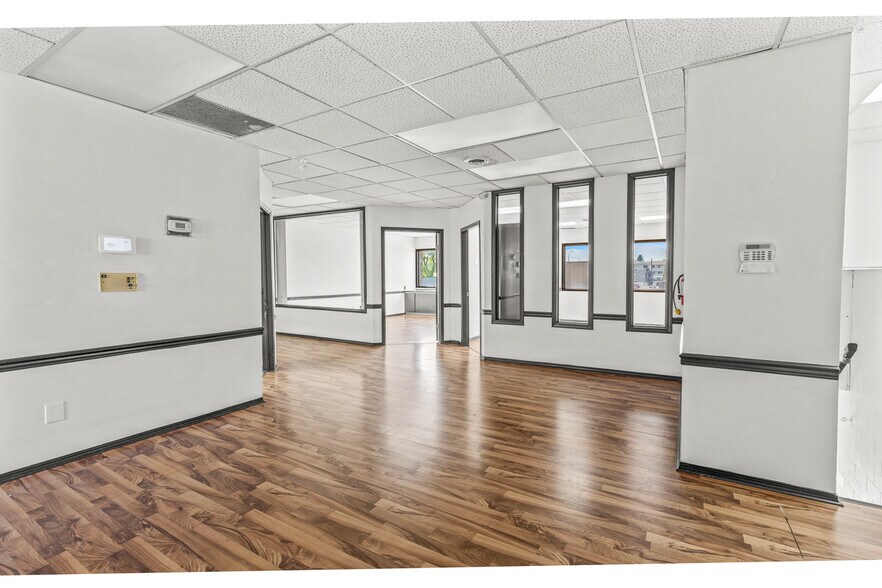454 Leon Ave, Kelowna, BC for lease - Building Photo - Image 3 of 11