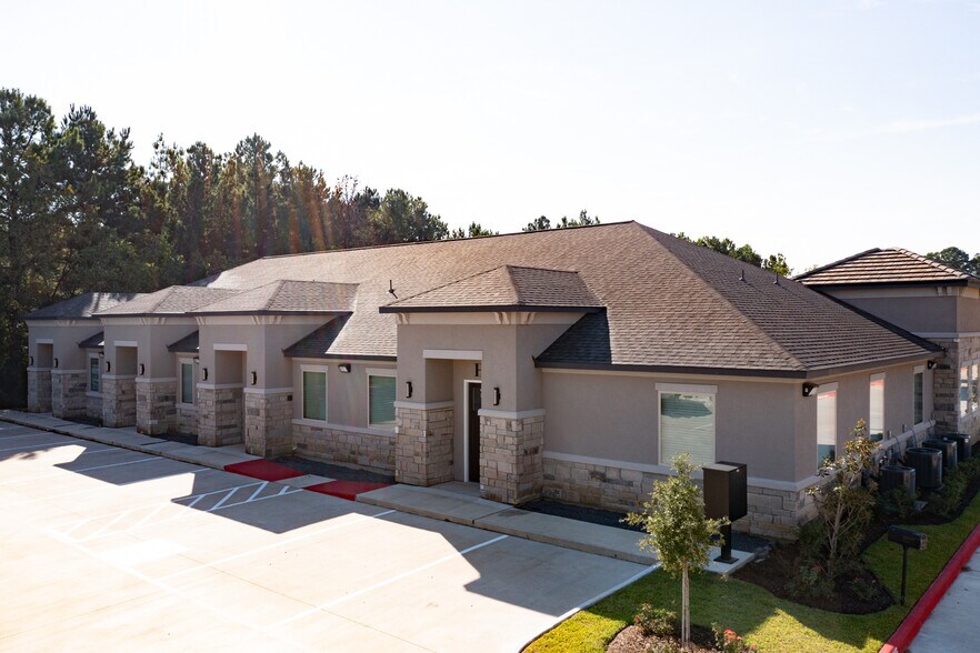 12422 Spring Cypress Rd, Tomball, TX à louer - Photo du bâtiment - Image 2 de 18