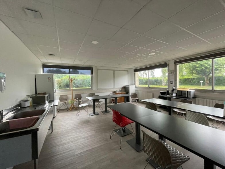 Industrial in Buc for lease - Interior Photo - Image 3 of 5