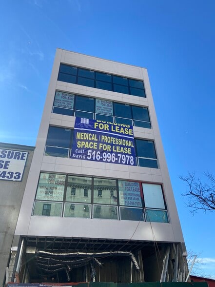 8814 Sutphin Blvd, Jamaica, NY à louer - Photo du bâtiment - Image 2 de 3