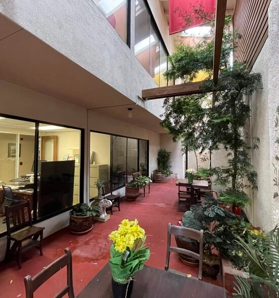 24 Professional Center Pky, San Rafael, CA à louer - Photo du bâtiment - Image 2 de 4