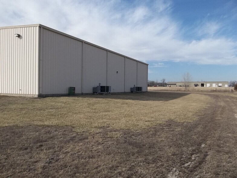 1390 35th Pkwy Pky, Chanute, KS à vendre - Photo du bâtiment - Image 3 de 53