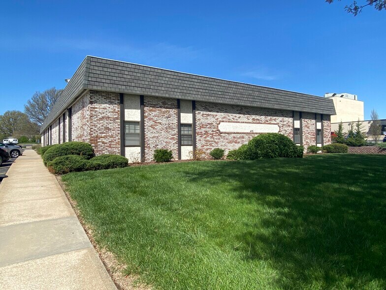 405-407 S Clairborne Rd, Olathe, KS à louer - Photo principale - Image 2 de 2