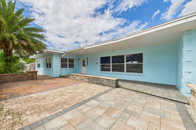 Plus de détails pour 1340 S Wickham Rd, West Melbourne, FL - Commerce de détail à vendre