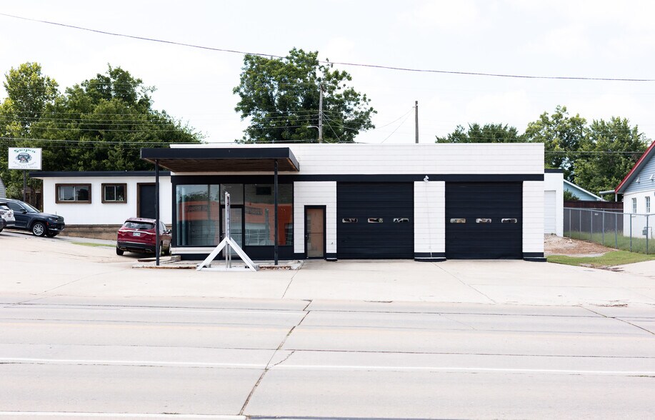 1000 W Main St, Yukon, OK à vendre - Photo du bâtiment - Image 2 de 6