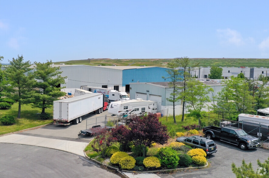 24 Connerty Ct, East Brunswick, NJ for lease - Building Photo - Image 2 of 5