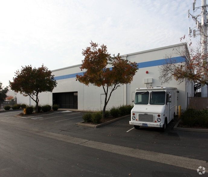 7309 Roseville Rd, Sacramento, CA for lease - Building Photo - Image 3 of 3