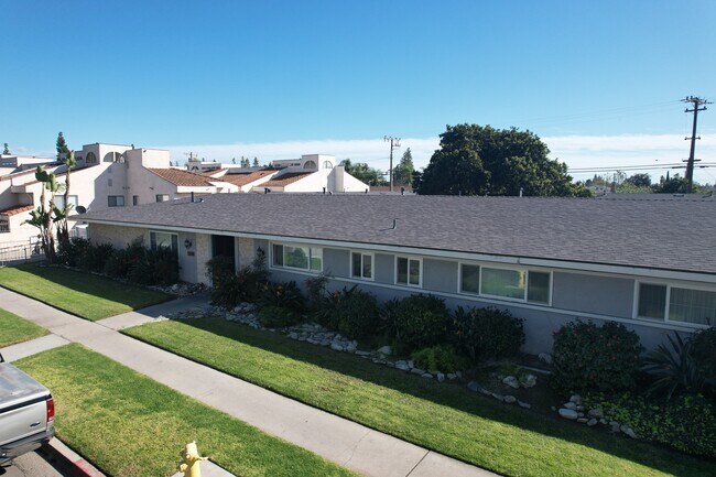 More details for 2228 E Westport Dr, Anaheim, CA - Multifamily for Sale