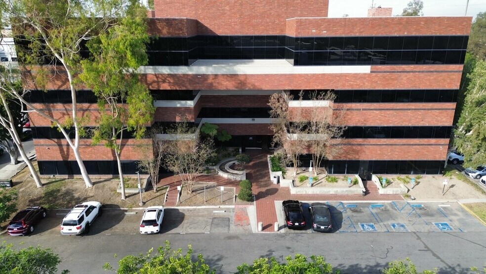 1225 W 190th St, Gardena, CA à louer - Photo du bâtiment - Image 2 de 12