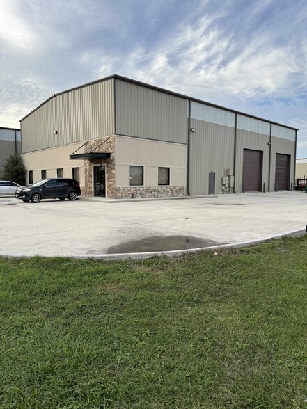 17415 Carlsway Dr, Houston, TX for lease - Building Photo - Image 1 of 5