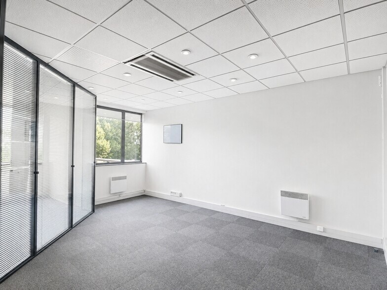 25-27 Rue De Buzenval, Paris for lease - Interior Photo - Image 3 of 7