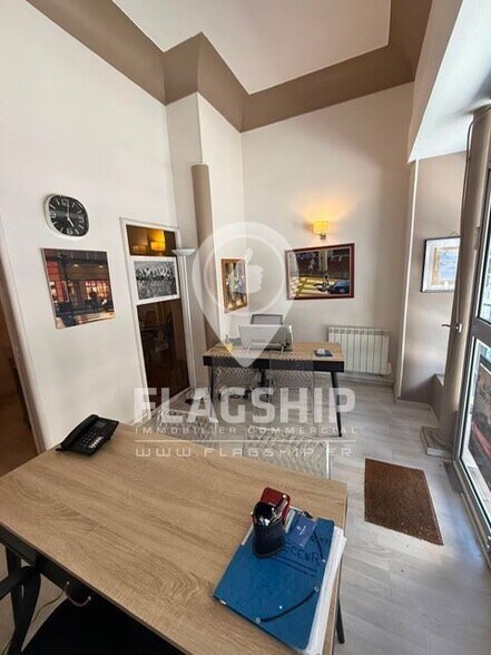 Retail in Paris for lease - Interior Photo - Image 1 of 6