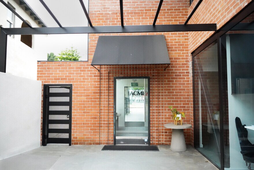 446-448 S Canon Dr, Beverly Hills, CA à vendre - Photo du bâtiment - Image 3 de 23