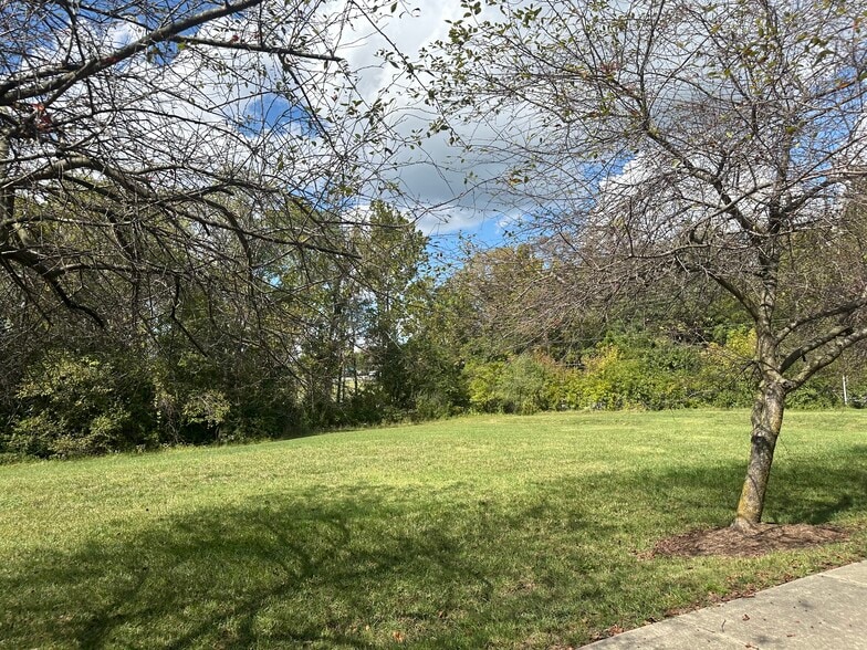 906 HAWTHORNE Pl, O'Fallon, IL à vendre - Photo du bâtiment - Image 3 de 3