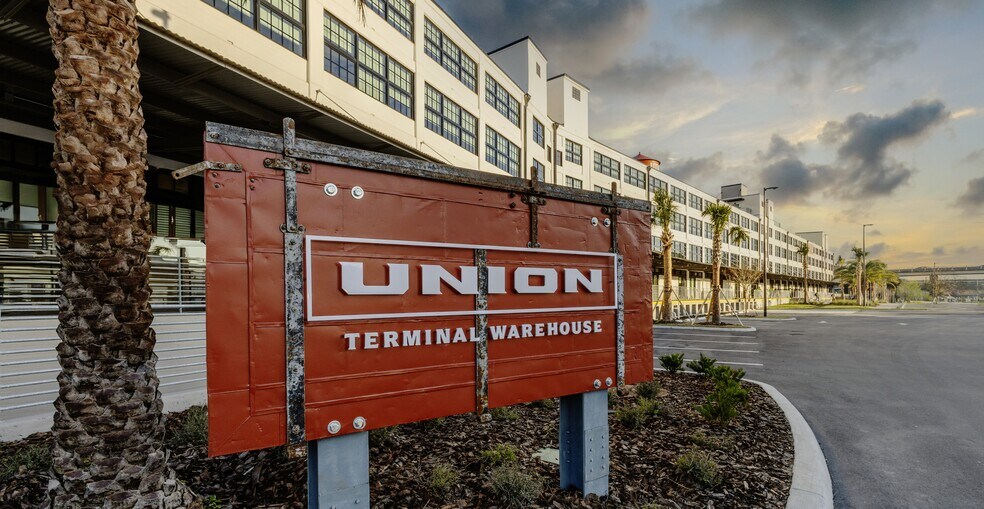 700 E Union St, Jacksonville, FL à louer - Photo du bâtiment - Image 2 de 13