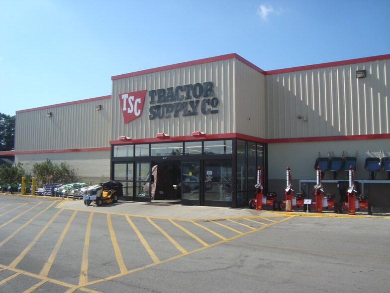 1905 N Jackson St, Tullahoma, TN à louer - Photo du bâtiment - Image 1 de 17