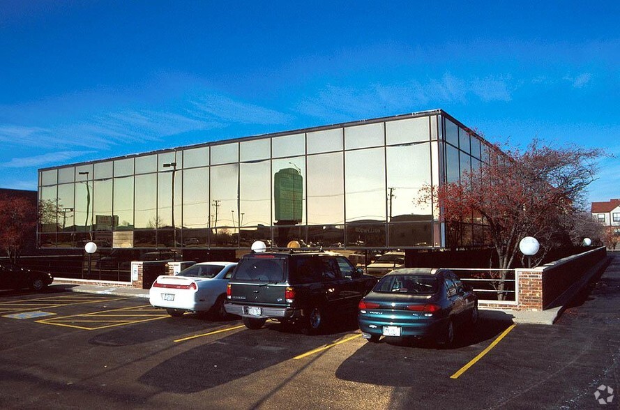 120 W Golf Rd, Schaumburg, IL for lease - Building Photo - Image 3 of 8