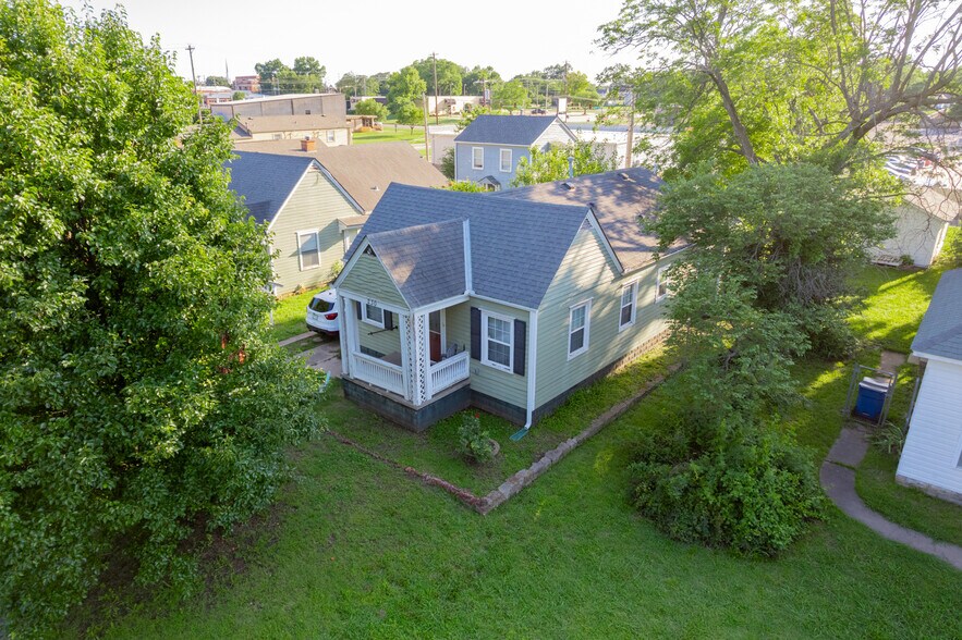 230 S Lewis St, Stillwater, OK à vendre - Photo du bâtiment - Image 3 de 10