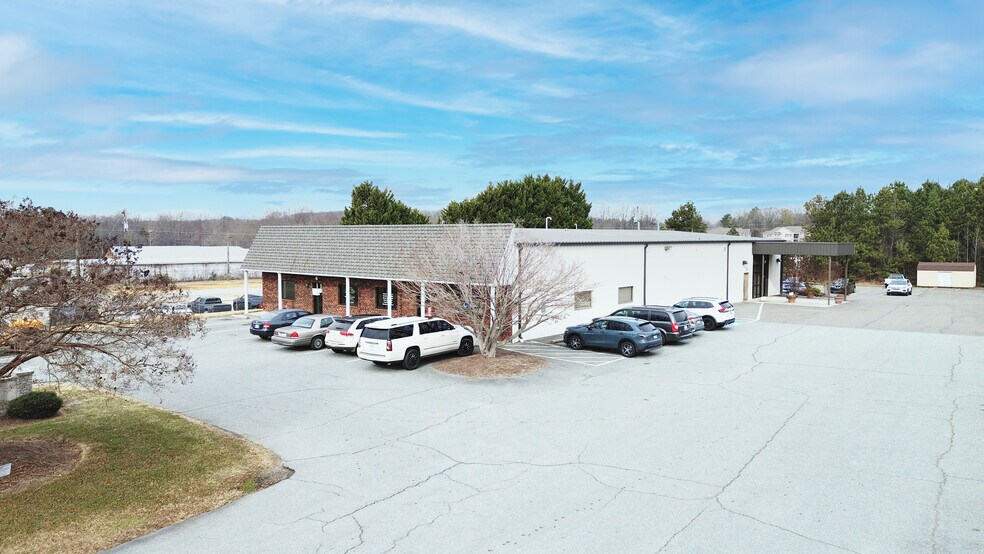 107 Weeks Dr, Roxboro, NC à vendre - Photo principale - Image 1 de 11