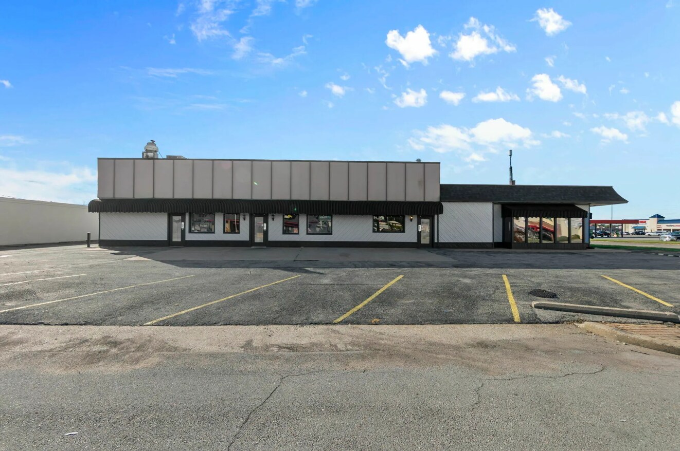 205 S Plaza Way, Cape Girardeau, MO for lease Building Photo- Image 1 of 2