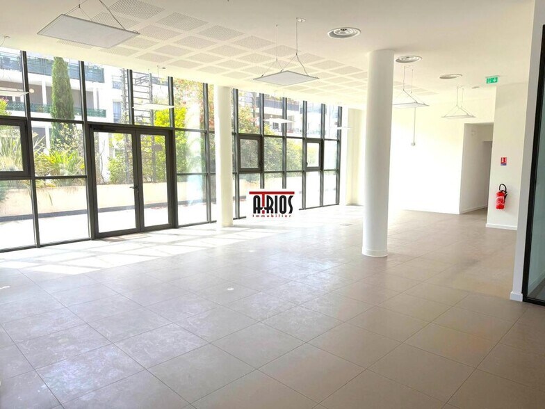 Commerce de détail dans Toulon à louer - Photo du bâtiment - Image 1 de 7