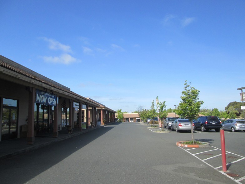 1720 E Cotati Ave, Rohnert Park, CA for lease - Building Photo - Image 3 of 4