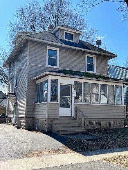 Single Family Homes Sale - Rochester, NY portfolio of 11 properties for sale on LoopNet.ca - Building Photo - Image 2 of 13
