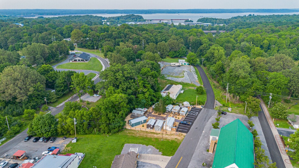 140 E Commerce Ave, Grand Rivers, KY à vendre - Photo du bâtiment - Image 3 de 11