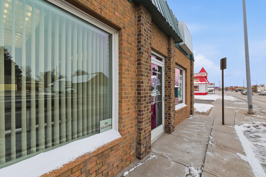 813 E Lincolnway, Cheyenne, WY à vendre - Photo du bâtiment - Image 3 de 25