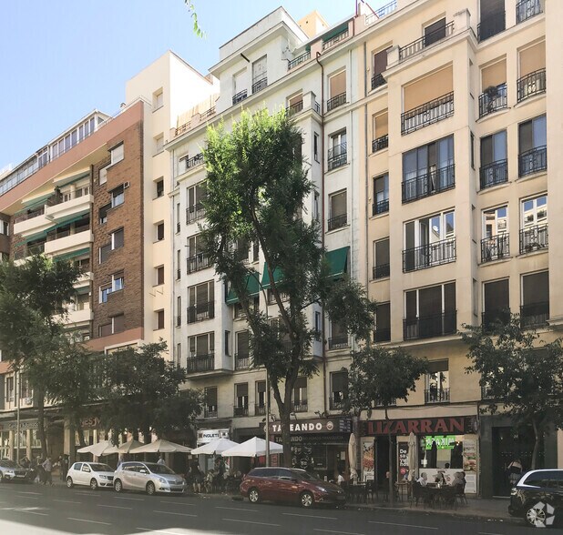 Retail in Madrid, Madrid for lease - Building Photo - Image 2 of 2