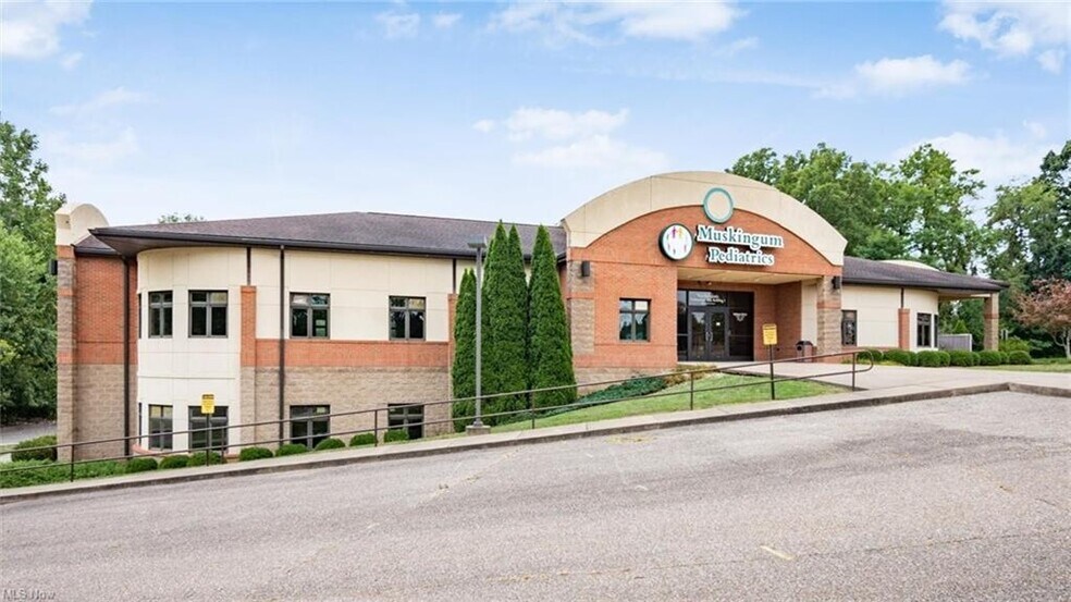 3814 James Ct, Zanesville, OH à vendre - Photo du bâtiment - Image 2 de 76