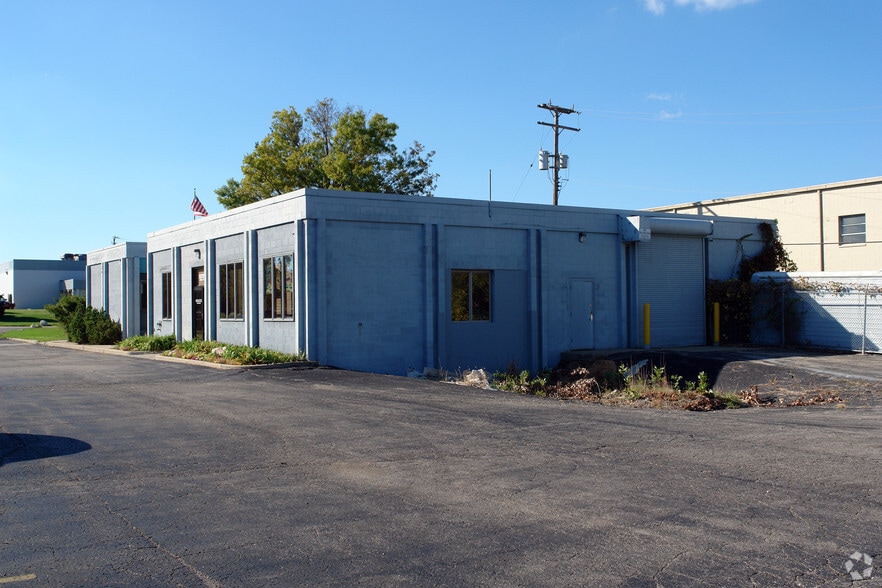 23735 Research Dr, Farmington Hills, MI for lease - Building Photo - Image 2 of 2