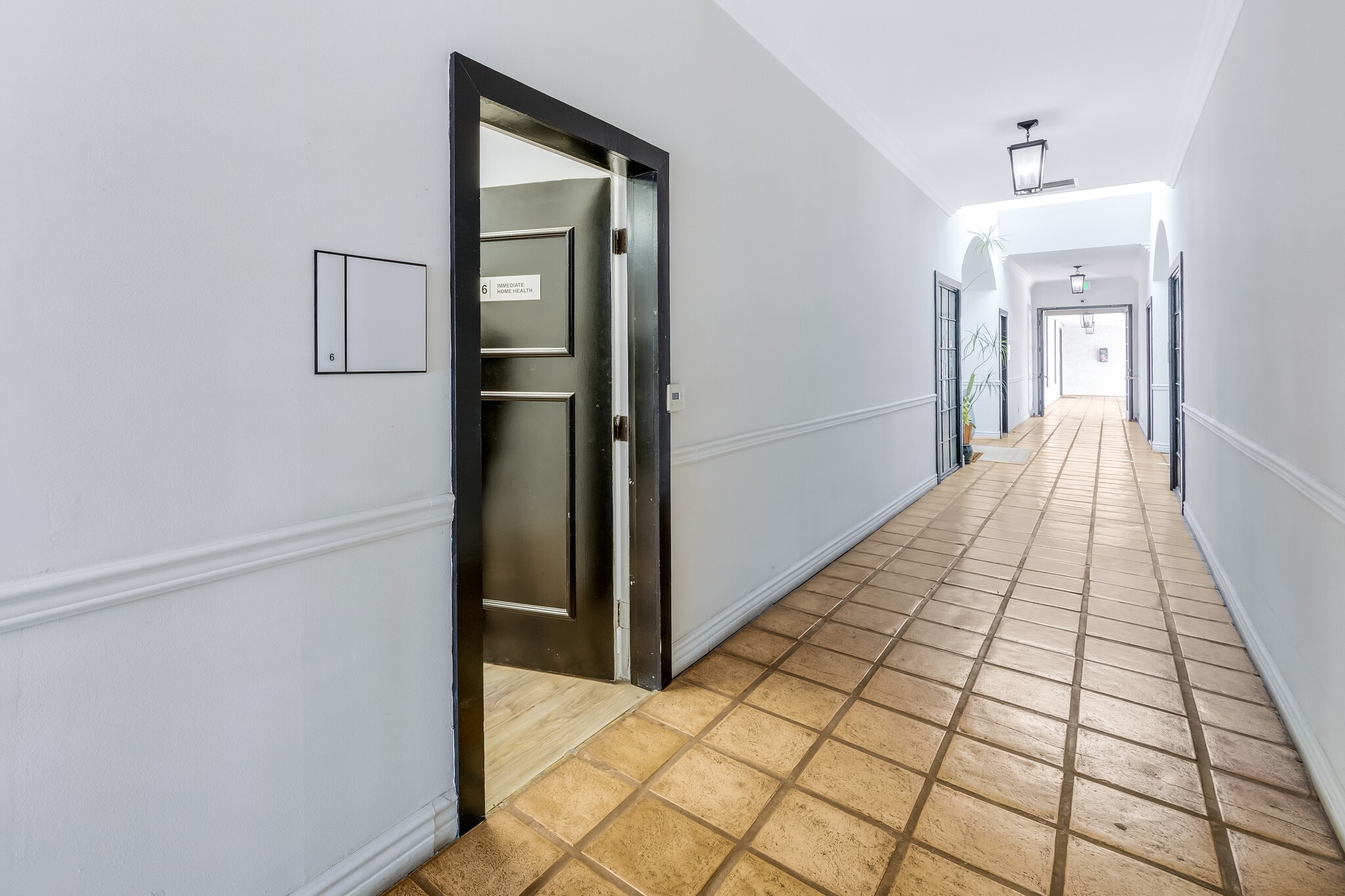 19100 Ventura Blvd, Tarzana, CA for lease Interior Photo- Image 1 of 6