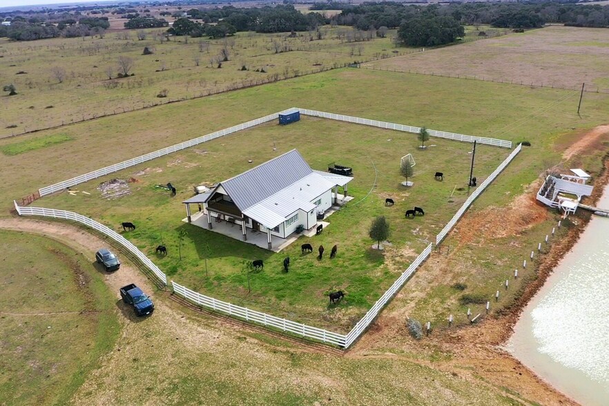 1048 11th st, Rock Island, TX à vendre - Photo du bâtiment - Image 2 de 70