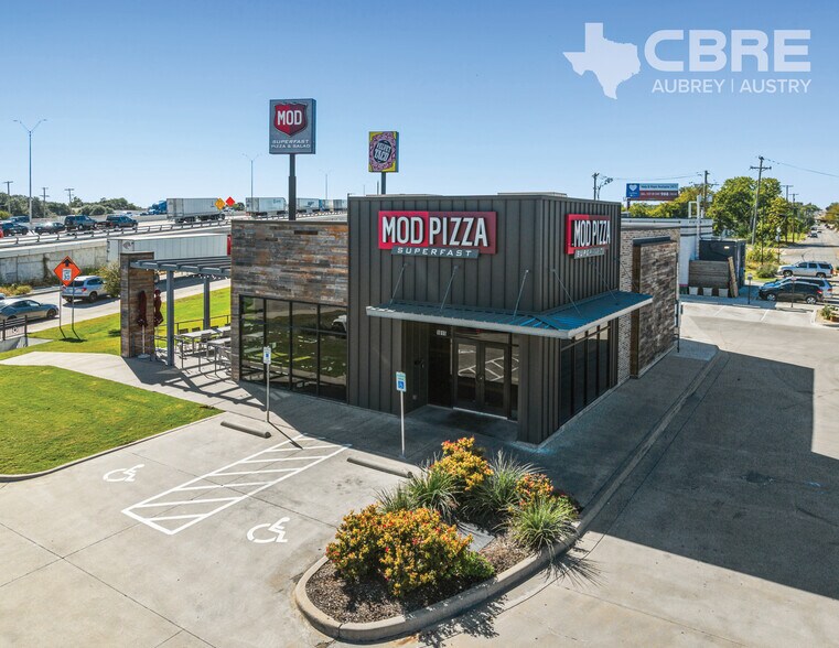 1015 S Jack Kultgen Expy, Waco, TX à vendre - Photo du bâtiment - Image 1 de 2