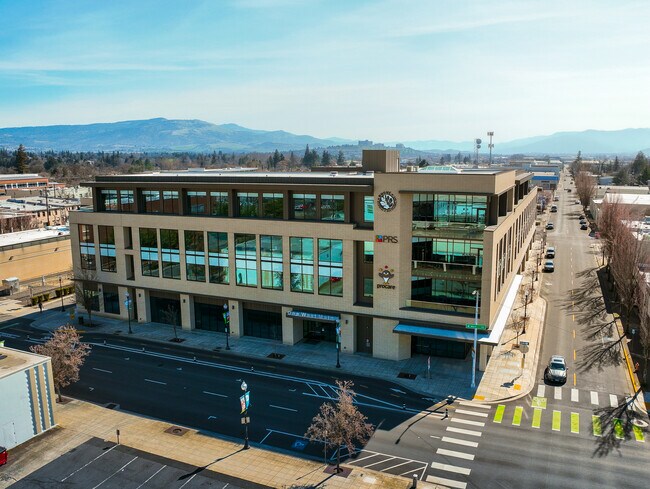 Plus de détails pour 1 W Main St, Medford, OR - Bureau à louer
