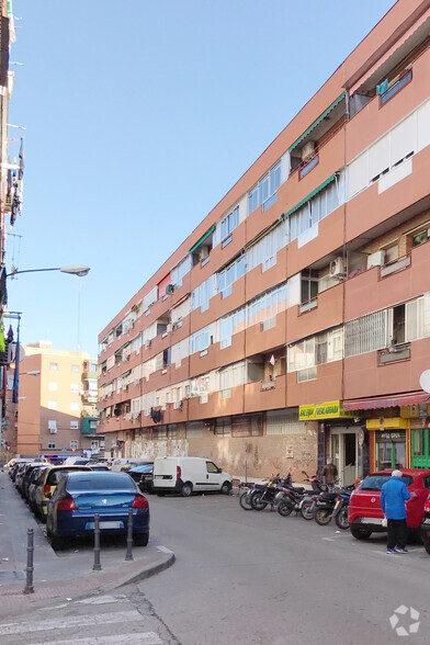 Calle Leganés, 29, Fuenlabrada, Madrid for sale - Primary Photo - Image 1 of 1