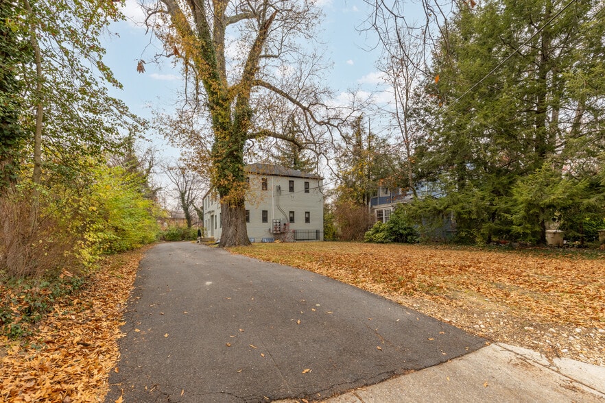 7404 Columbia Ave, College Park, MD for sale - Building Photo - Image 2 of 8