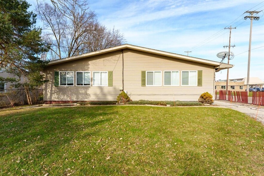 Battle Creek Multi-Family Portfolio portfolio of 5 properties for sale on LoopNet.ca - Primary Photo - Image 2 of 4