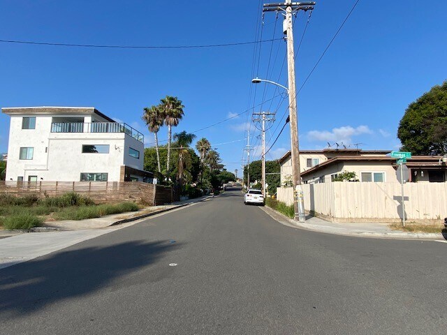 718-722 N Freeman St, Oceanside, CA à vendre - Photo du bâtiment - Image 2 de 45